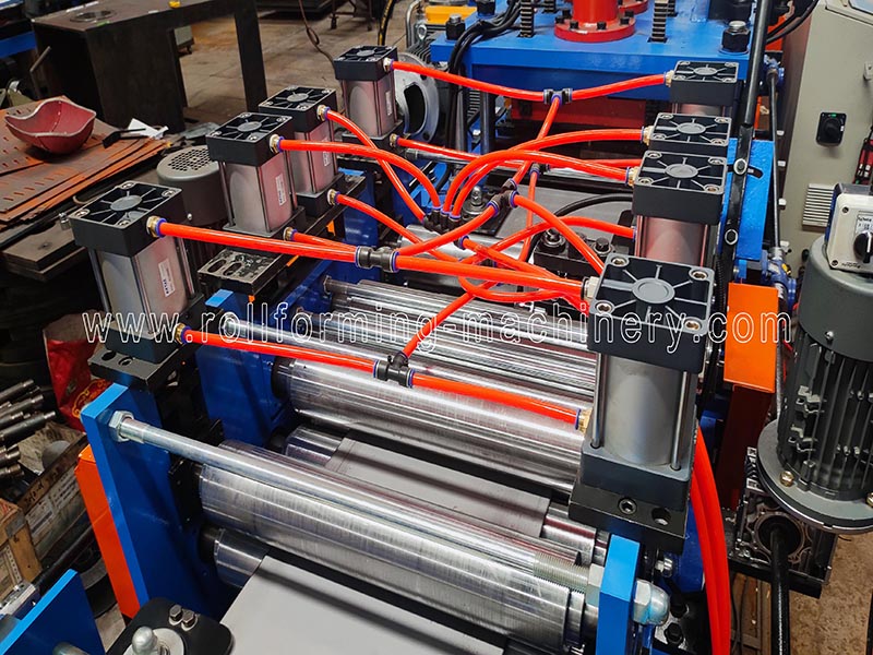 AUTO Change Size C Purlin Roll Forming Machine For Chicken Coop AUTO Change Size C Purlin Roll Forming Machine For Chicken Coop