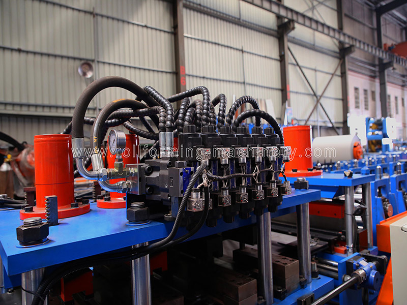 AUTO Change Size C Purlin Roll Forming Machine For Chicken Coop AUTO Change Size C Purlin Roll Forming Machine For Chicken Coop